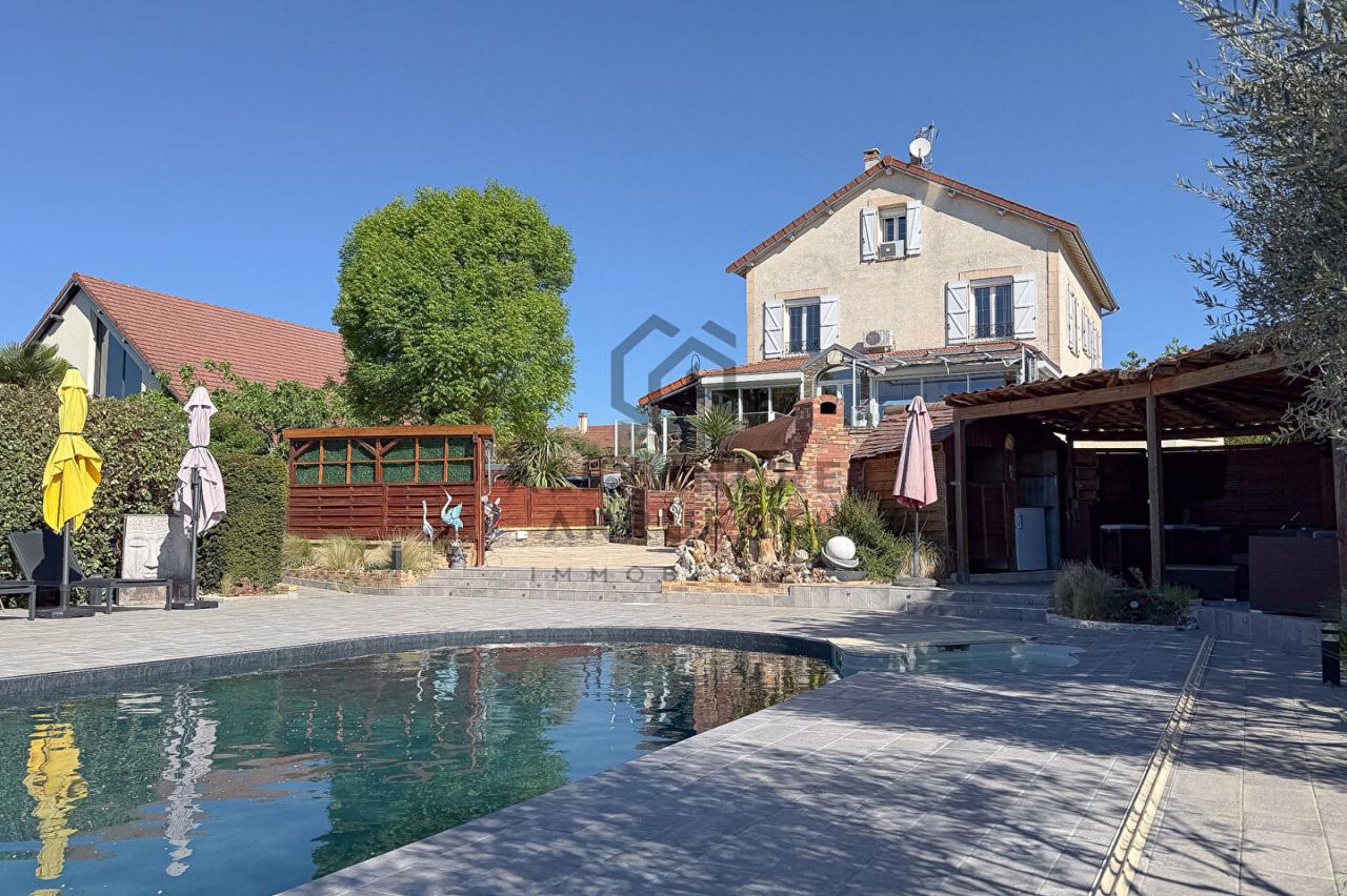 Maison 9&nbsp;pièces VARENNES JARCY