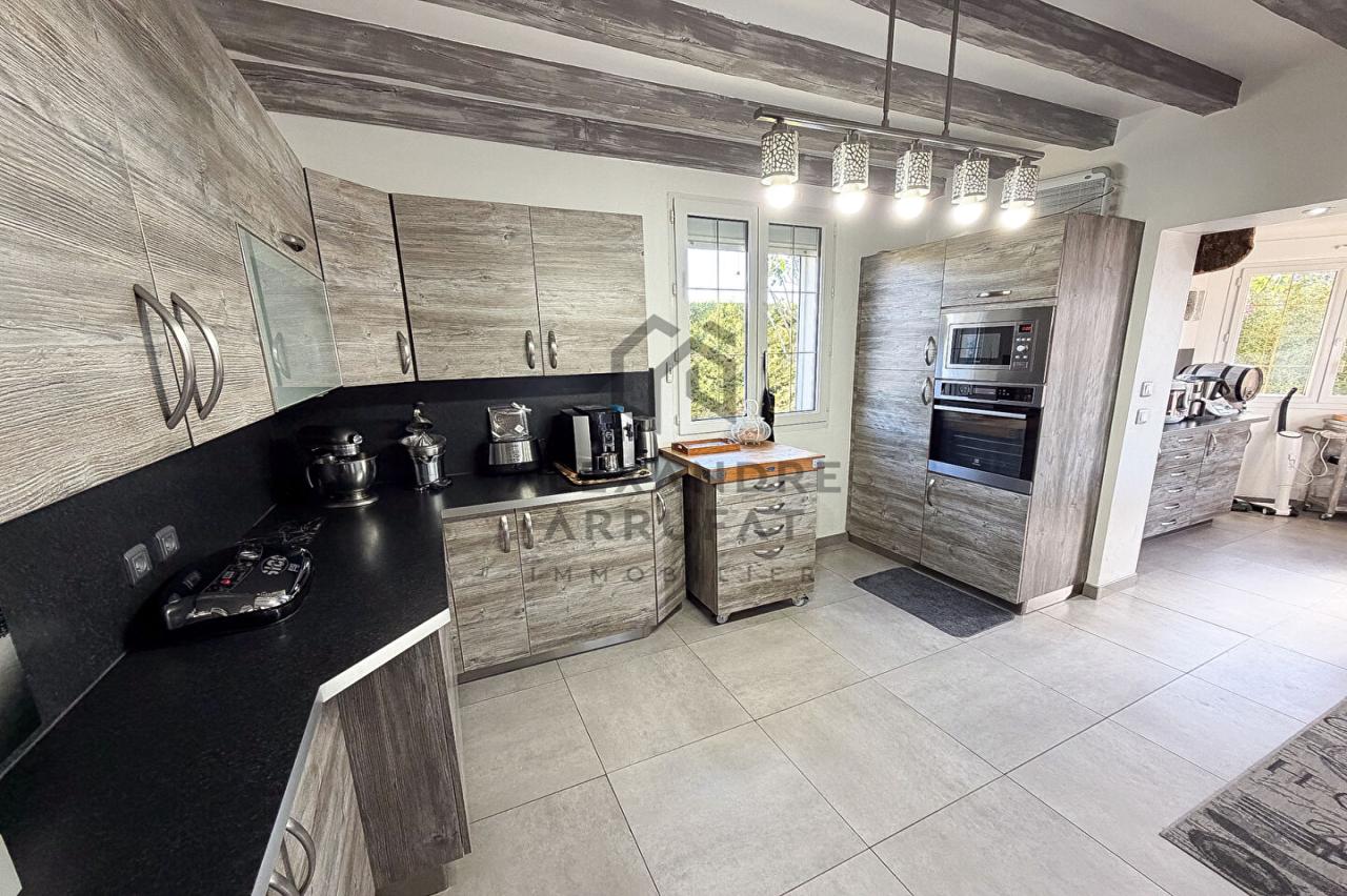 Maison 9&nbsp;pièces VARENNES JARCY