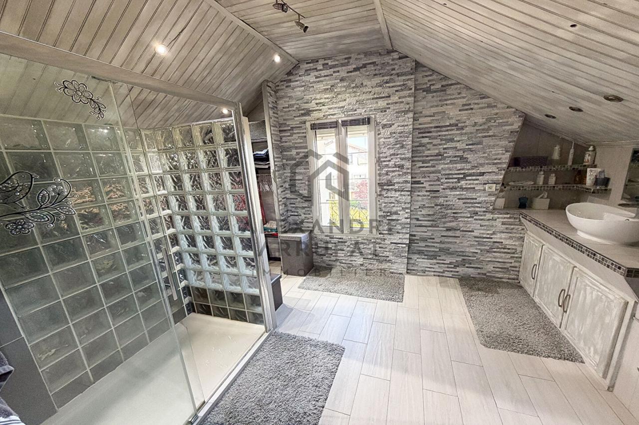Maison 9&nbsp;pièces VARENNES JARCY