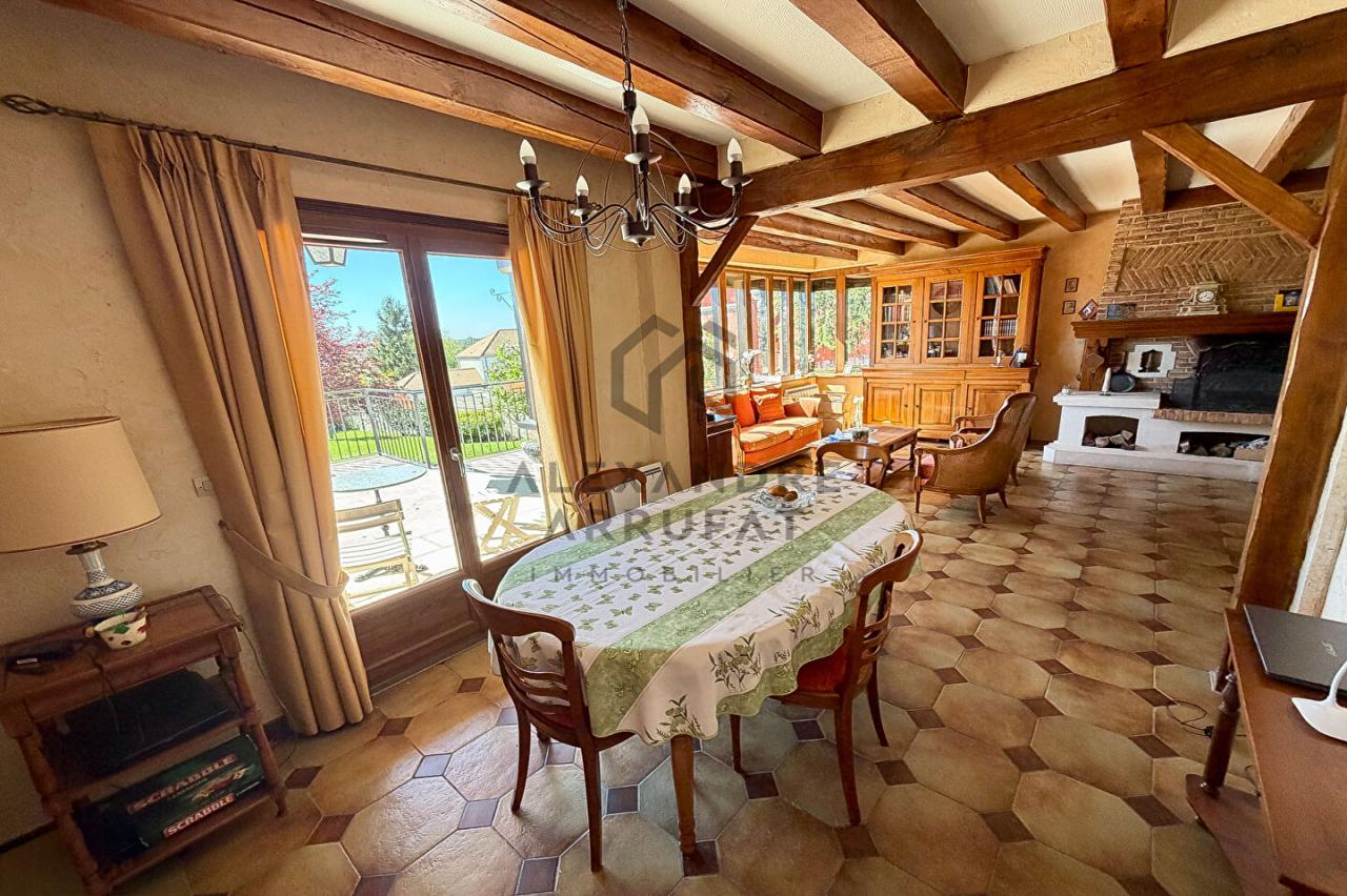 Maison 7&nbsp;pièces VARENNES JARCY