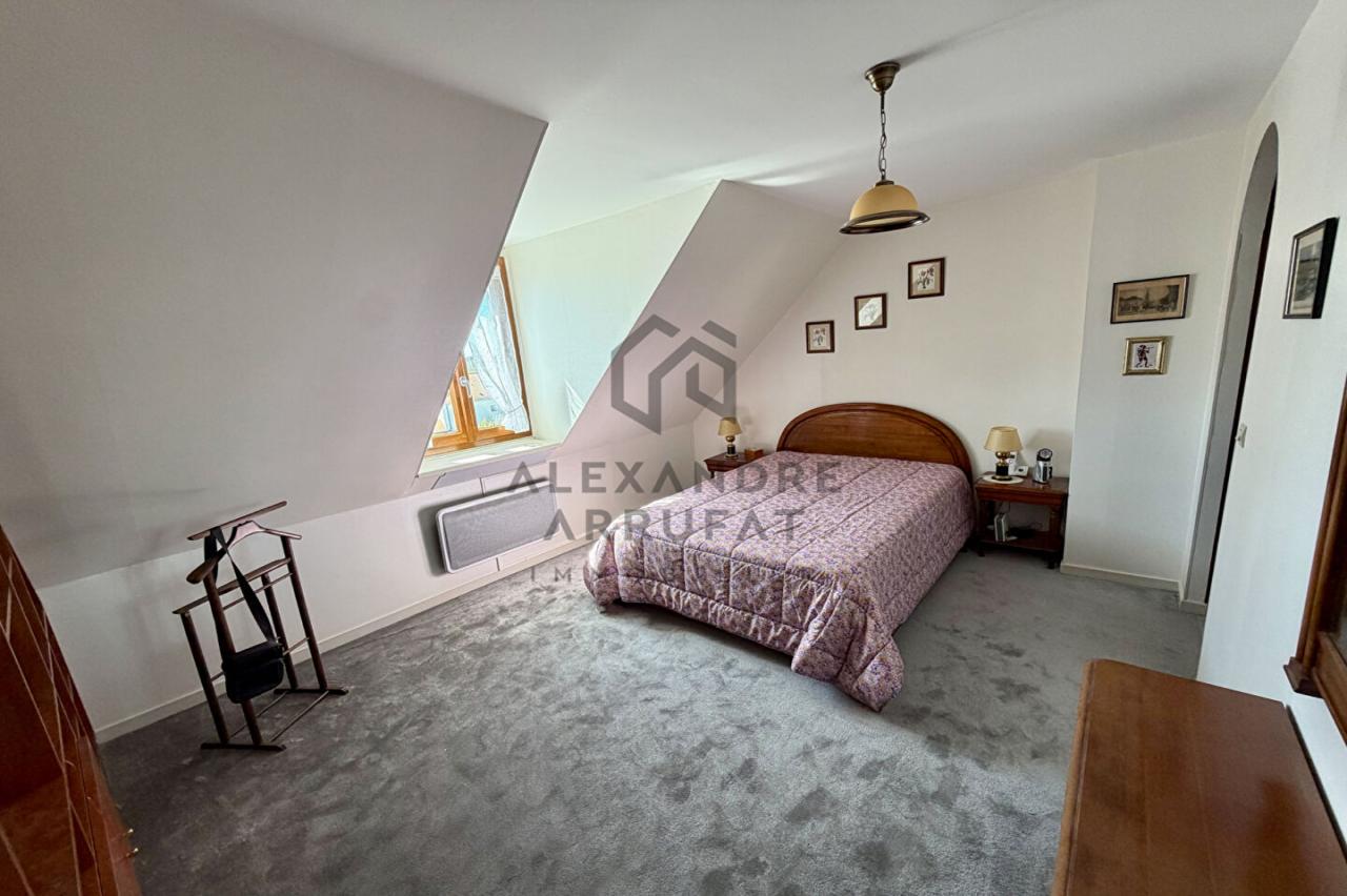 Maison 7&nbsp;pièces VARENNES JARCY